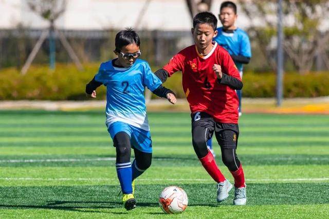 世体：巴萨本轮西甲将穿白色球裤致敬经典